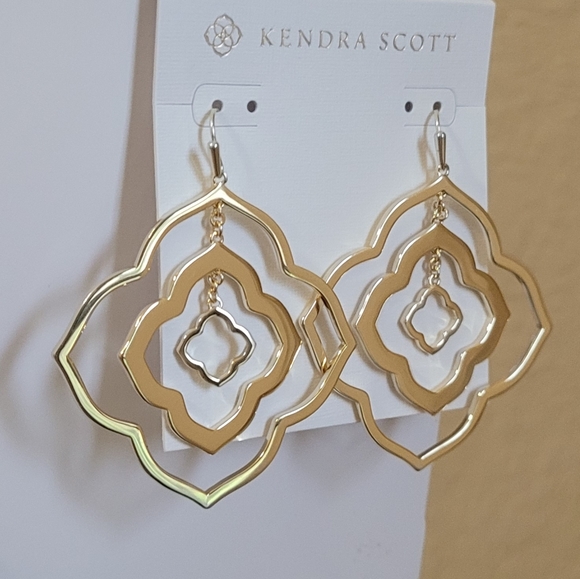 KENDRA SCOTT LARGE LOGO STATEMENT EARRINGS GOLD - Picture 9 of 9